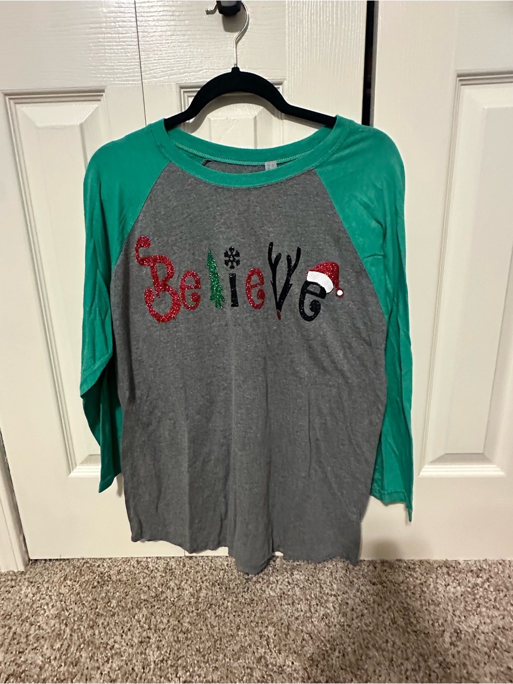 Next Level Apparel Green & Gray 'Believe' Raglan Holiday Tee
